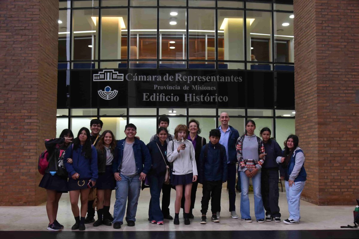 Alumnos del BOP N°17 recorrieron la Legislatura y se interiorizaron del trabajo de los diputados
