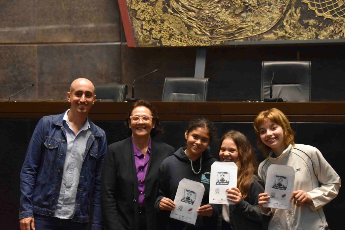 Alumnos del BOP N°17 recorrieron la Legislatura y se interiorizaron del trabajo de los diputados 1 2 - alumnos visita 3 - 1
