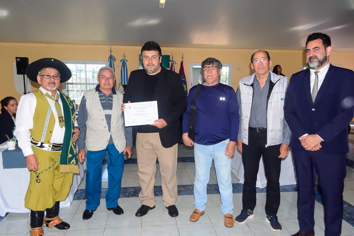 Chamamé, debate y comunidad: así fue la sesión del Concejo posadeño en el barrio Aeroclub 3 6 - concejo deliberante 3 - 5