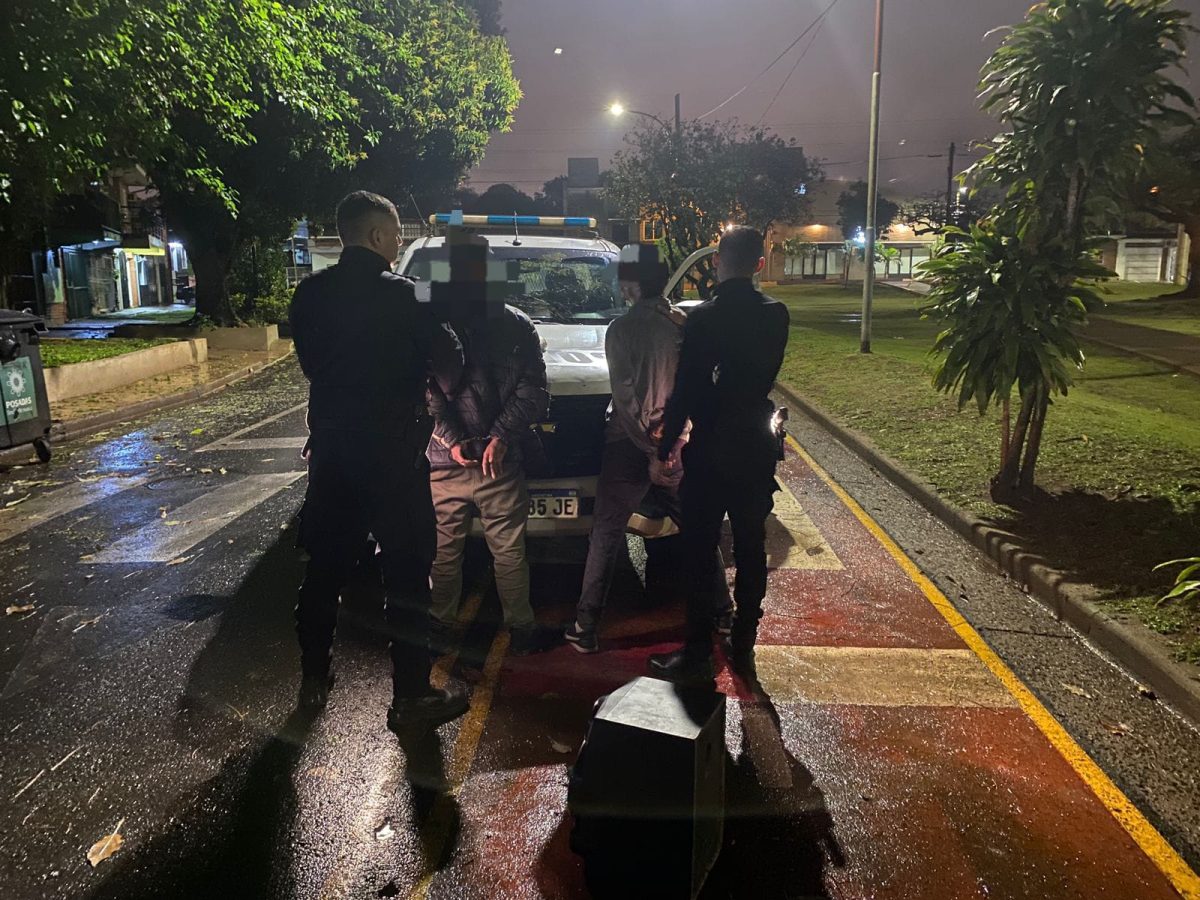 Terminaron detenidos por robar el parlante de un auto en Posadas