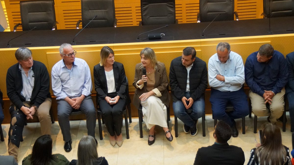 Municipios firmaron convenios con el Digesto Jurídico para compilar sus normativas 5 10 - digesto 1 - 9