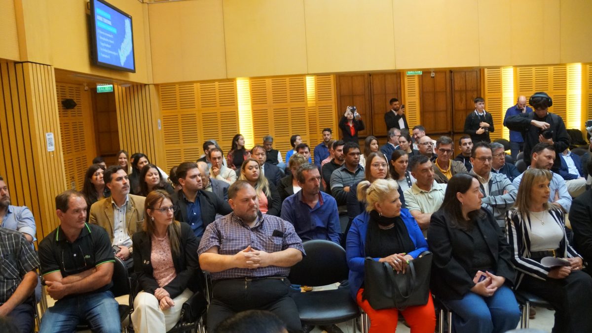 Municipios firmaron convenios con el Digesto Jurídico para compilar sus normativas 3 6 - digesto 5 - 5