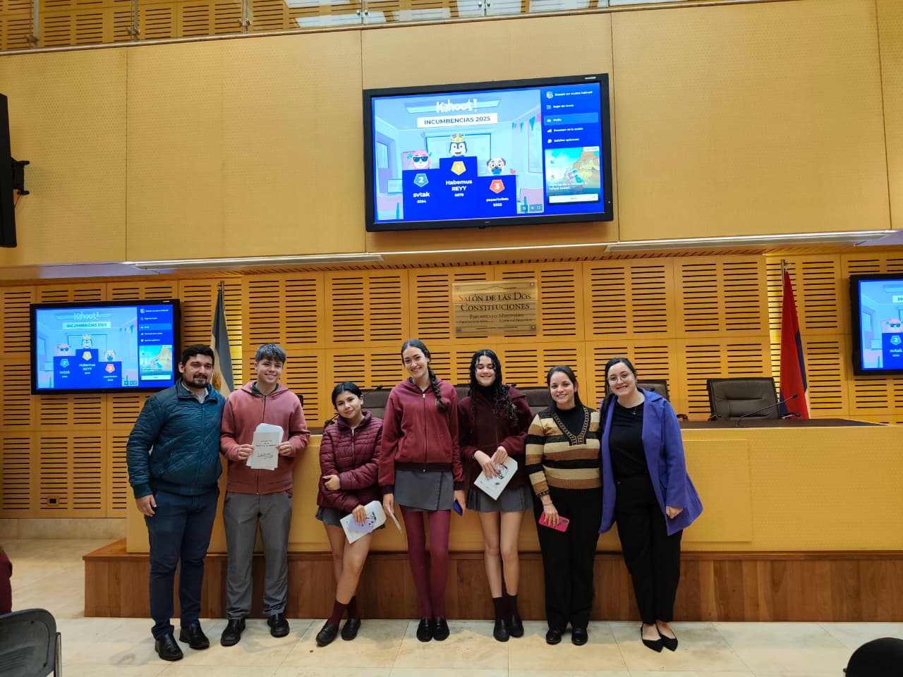 Estudiantes recorrieron la Legislatura misionera y participaron de actividades tecnológicas y recreativas 6 12 - estudiantesmlegislatura misonera 1 - 11