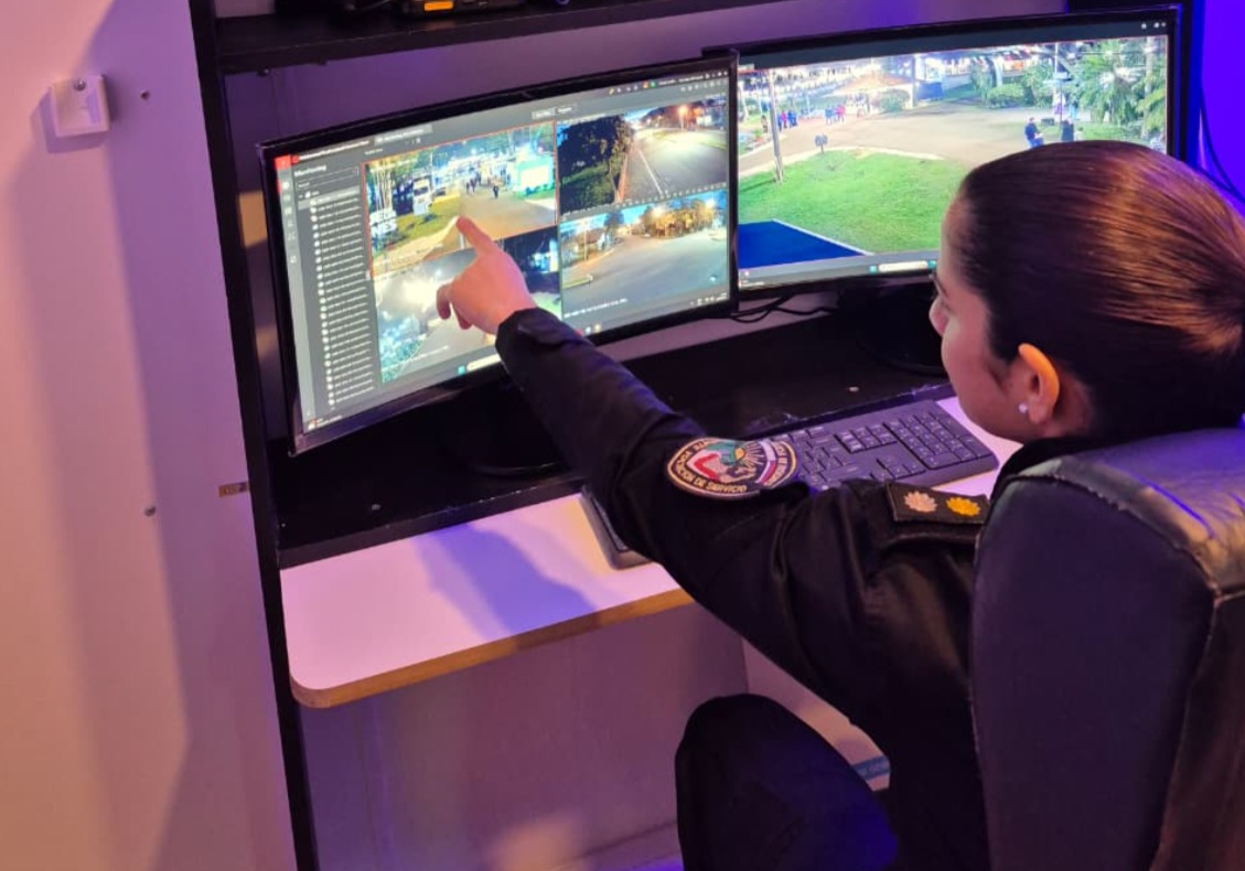 Misiones incorpora el “Guardián Inteligente”, el centro móvil de videovigilancia más moderno del NEA 3 6 - guardian 1 - 5