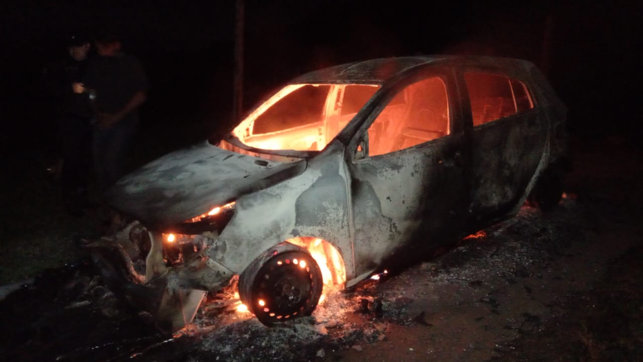 Irigoyen: un vehículo quedó totalmente destruido tras incendiarse
