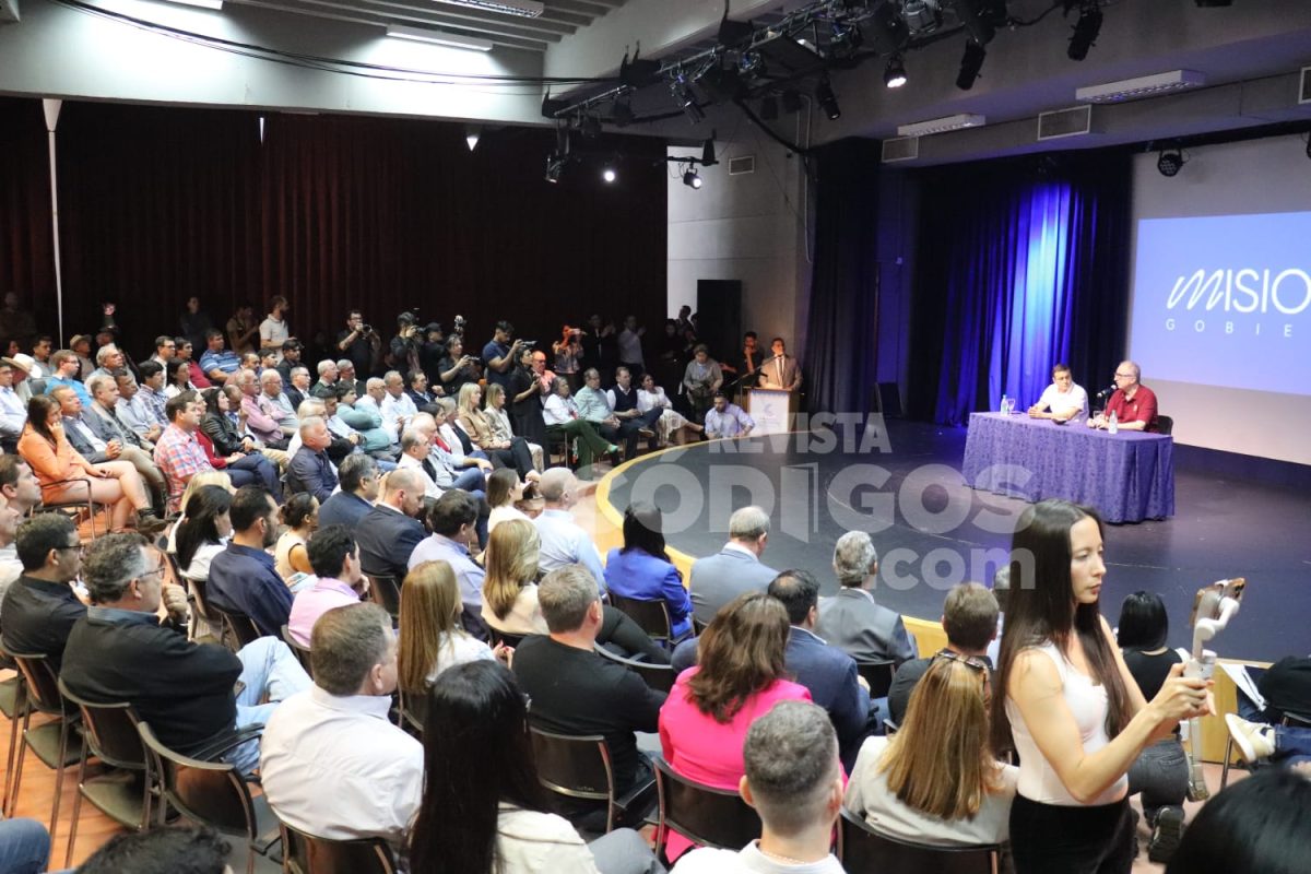 Passalacqua encabezó la entrega de recursos a municipios y pidió "administrar con austeridad" 1 2 - passalacqua entrega de recursos 2 1 - 1