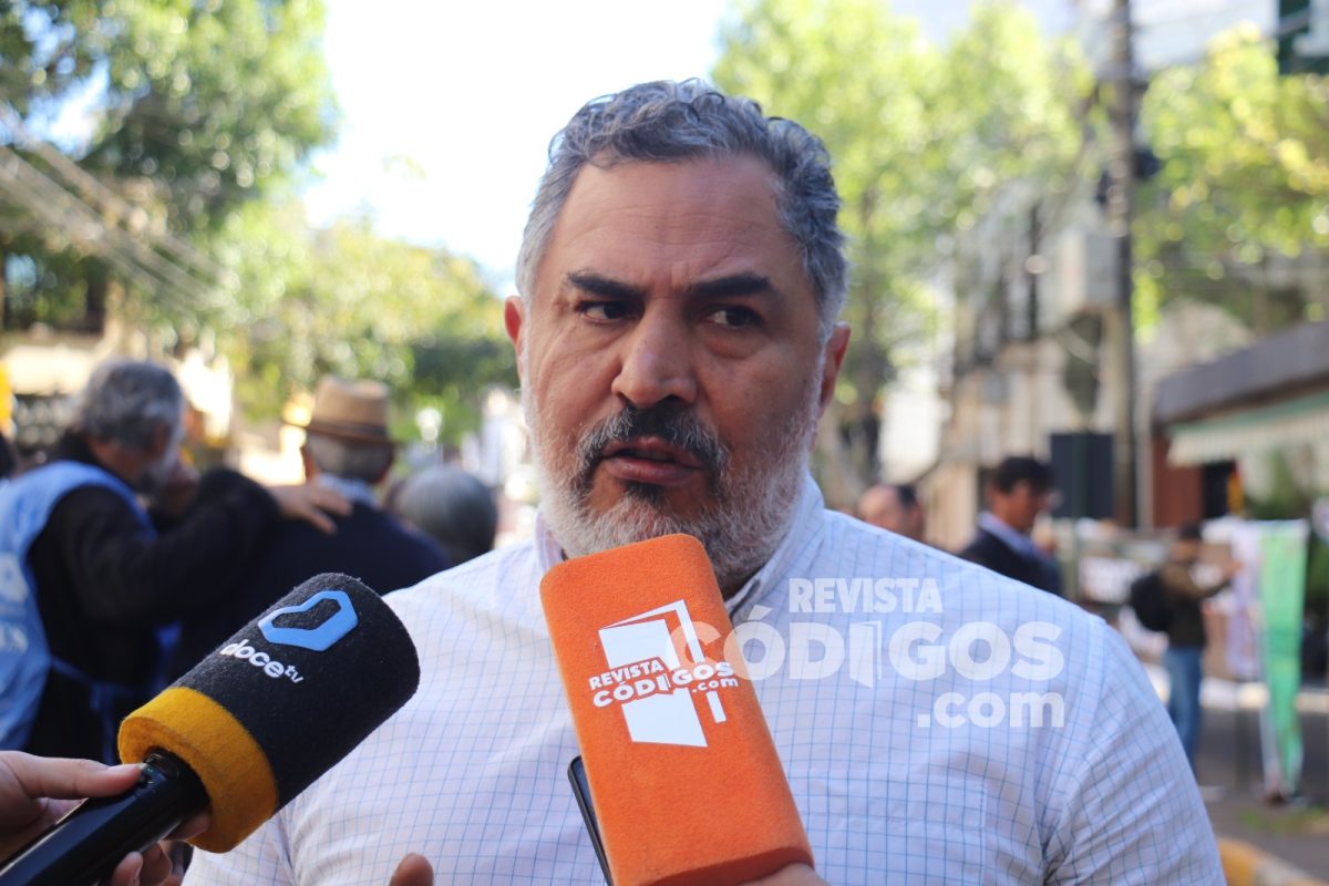 Yerbateros realizaron abrazo simbólico al Inym y exigen a Nación la designación de un presidente 8 16 - protesta inym 5 1 - 15