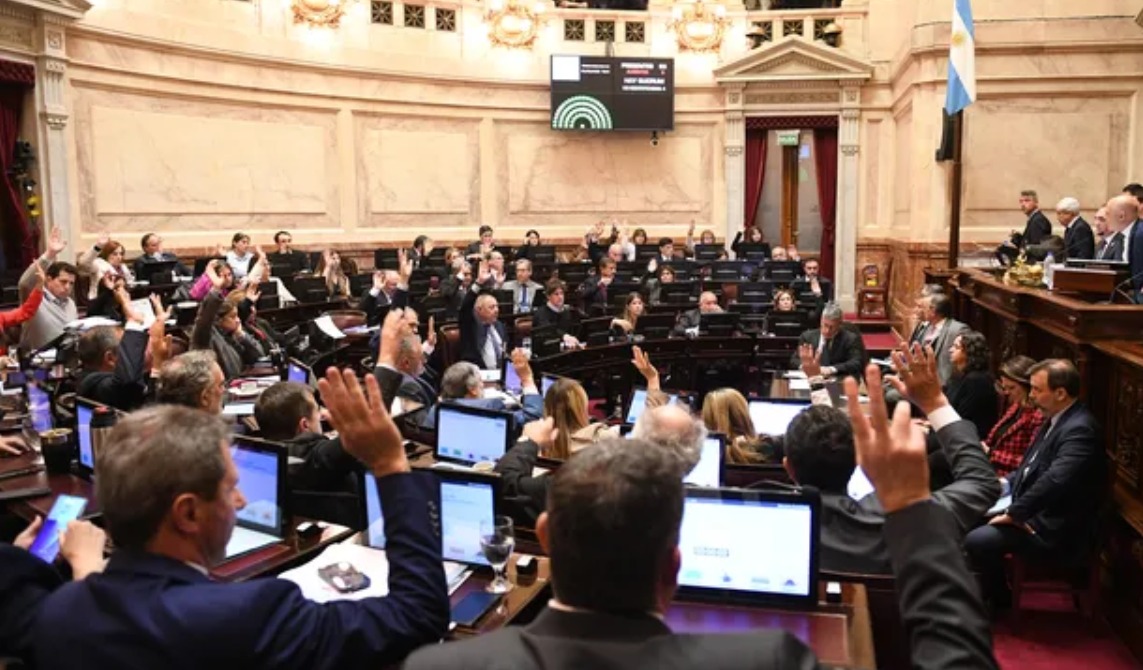 El Senado pone en jaque a Milei: le dio media sanción al proyecto que restringe el uso de decretos