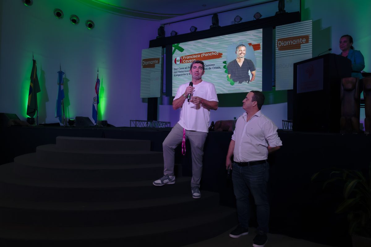 El Congreso Internacional Veterinario del Iguazú tuvo la participación de más de 500 profesionales y se afianza en la región 4 8 - @jorgebidegain 0459 - 7