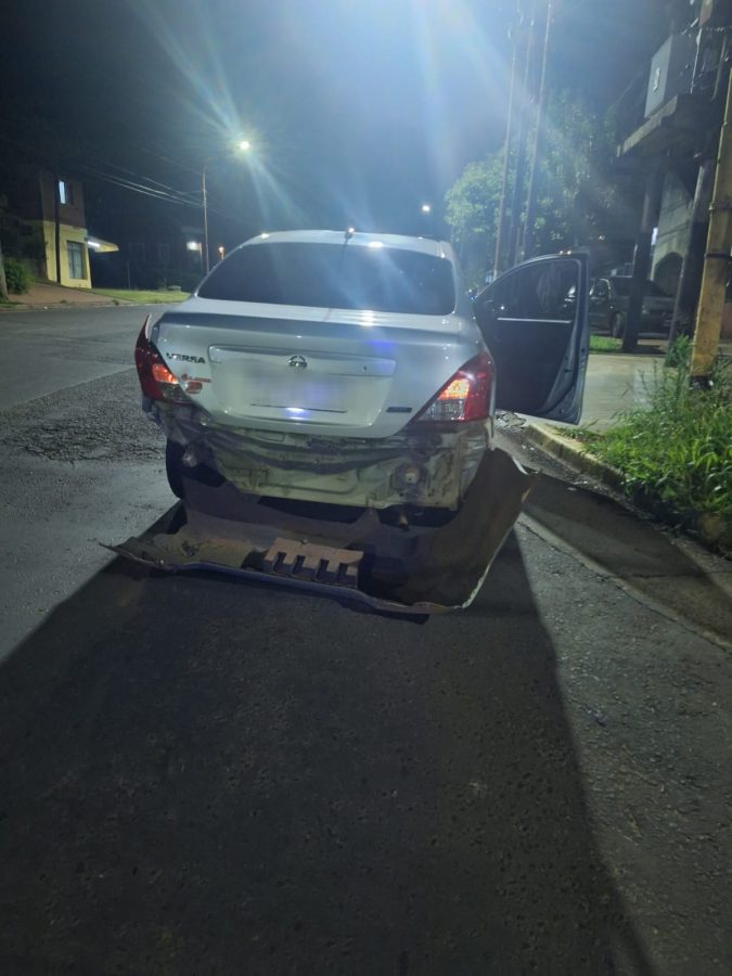 Choque entre dos autos dejó daños materiales en Posadas 1 2 - Choque entre dos autos dejo danos materiales en Posadas 3 - 1