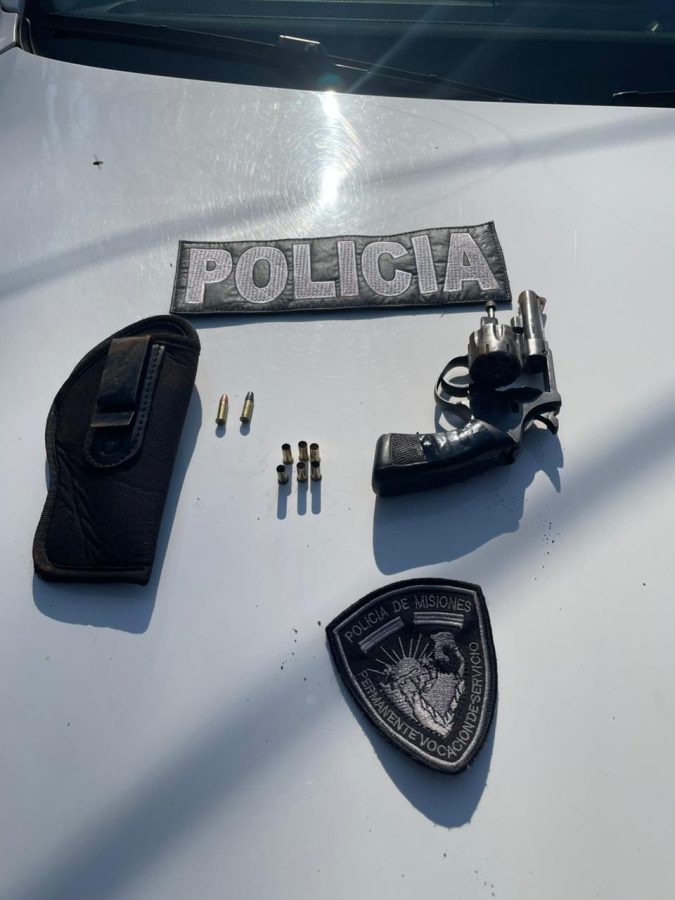 Detenido tras amenazar a vecinos e intentar disparar contra la Policia en Eldorado 1 - 1