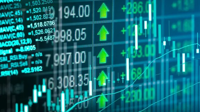 El riesgo país cae debajo de los 700 puntos y los activos argentinos siguen en alza