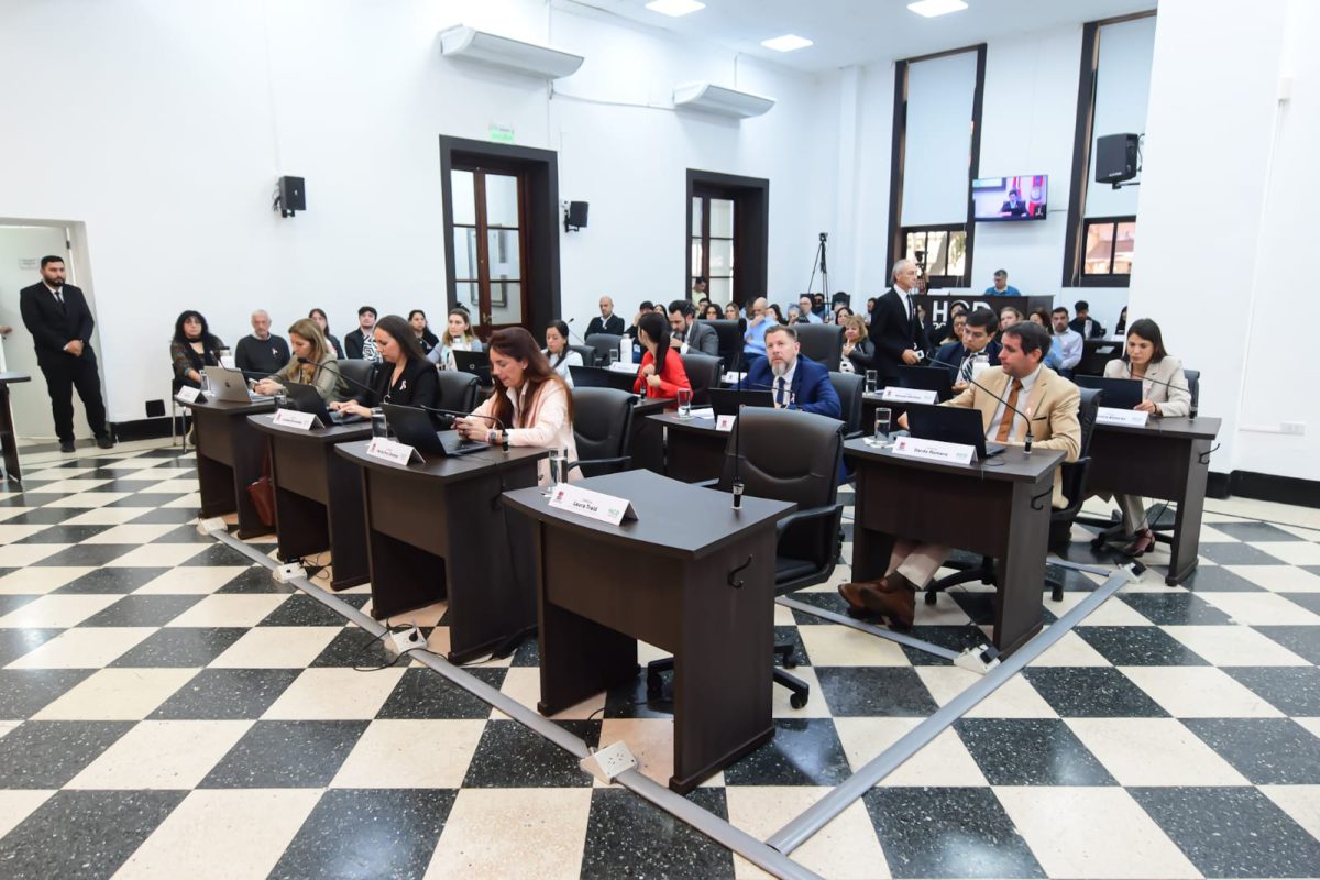 Concejales aprobaron un nuevo código de edificación para Posadas 1 2 - IMG 20251009 WA0055 - 1
