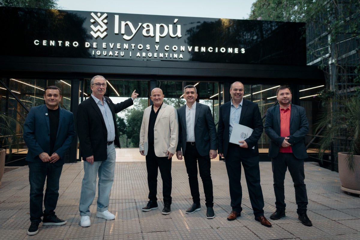 Passalacqua y Herrera encabezaron la apertura del Centro de Convenciones y Eventos Iryapú 1 2 - IMG 20251011 WA0003 - 1