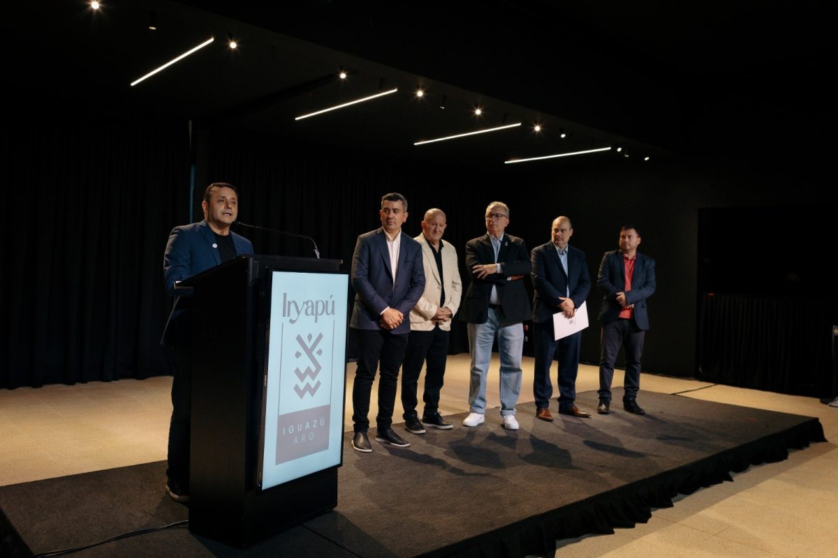 Passalacqua y Herrera encabezaron la apertura del Centro de Convenciones y Eventos Iryapú 4 8 - IMG 20251011 WA0007 - 7