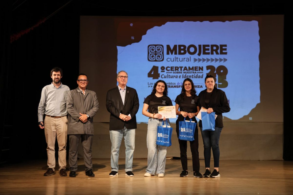 Passalacqua entregó premios a ganadores del Mbojere Cultural sobre Identidad Regional 3 6 - IMG 20251016 WA0083 - 5