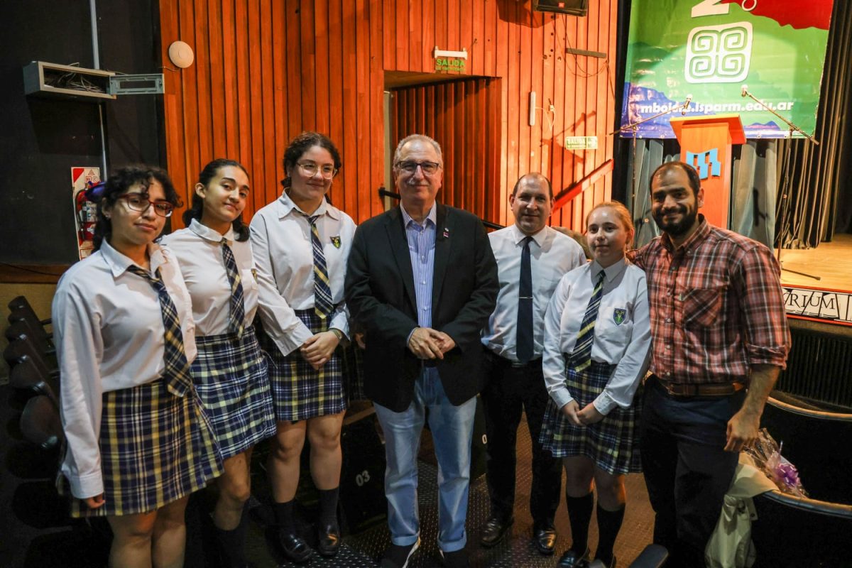 Passalacqua entregó premios a ganadores del Mbojere Cultural sobre Identidad Regional 1 2 - IMG 20251016 WA0084 - 1