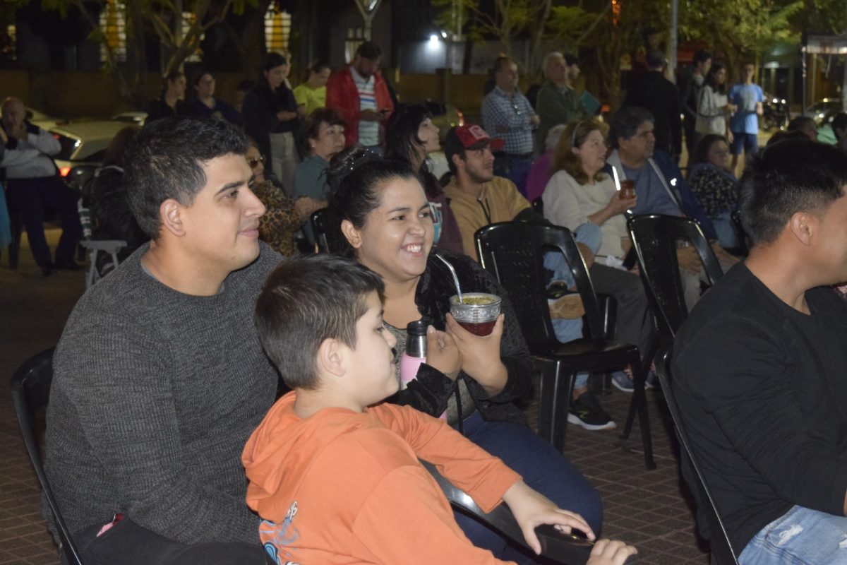Villa Urquiza celebró su 90º aniversario con baile, música y una feria 4 8 - IMG 20251019 WA0012 - 7