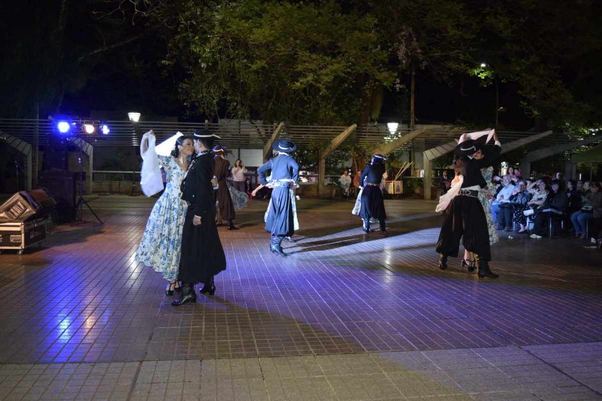 Villa Urquiza celebró su 90º aniversario con baile, música y una feria 2 4 - IMG 20251019 WA0016 - 3
