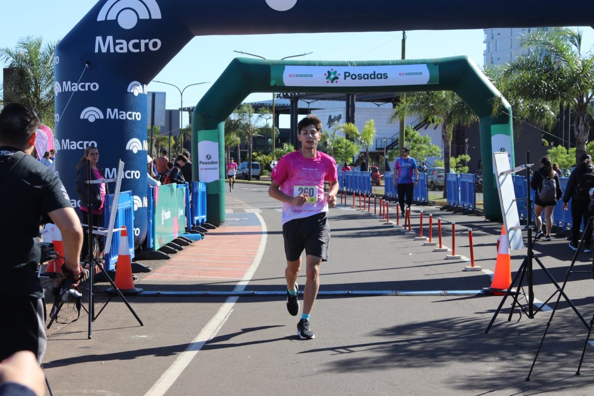 Posadas vivió con éxito otra edición de la Maratón Rosa 4 8 - IMG 20251019 WA0068 - 7