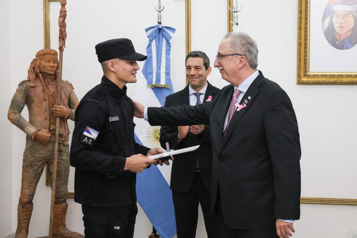Passalacqua condecoró a los policías que auxiliaron a un bebé con maniobras de Heimlich 4 8 - IMG 20251020 WA0073 - 7