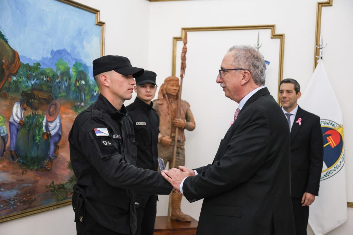 Passalacqua condecoró a los policías que auxiliaron a un bebé con maniobras de Heimlich 2 4 - IMG 20251020 WA0074 - 3