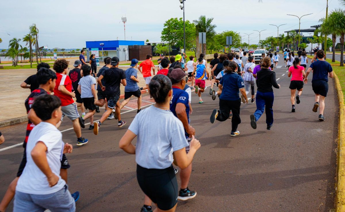 La Estudiantina Posadeña celebró su 75° aniversario con una maratón en la Costanera 1 2 - IMG 20251023 WA0105 - 1