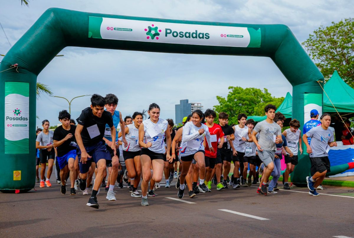 La Estudiantina Posadeña celebró su 75° aniversario con una maratón en la Costanera 4 8 - IMG 20251023 WA0107 - 7