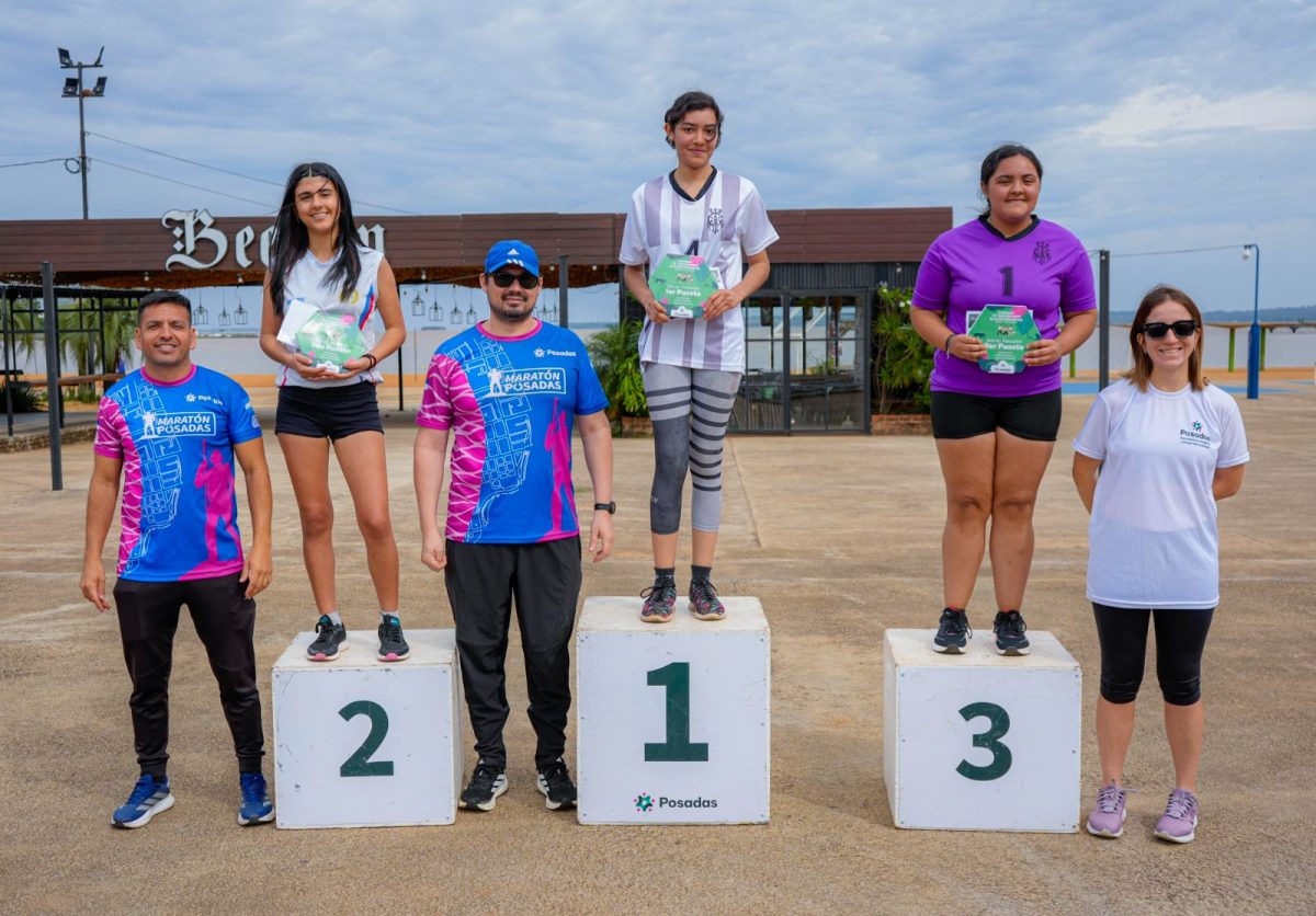 La Estudiantina Posadeña celebró su 75° aniversario con una maratón en la Costanera 3 6 - IMG 20251023 WA0108 - 5