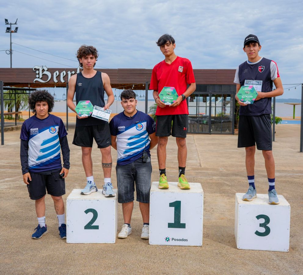 La Estudiantina Posadeña celebró su 75° aniversario con una maratón en la Costanera 2 4 - IMG 20251023 WA0109 - 3
