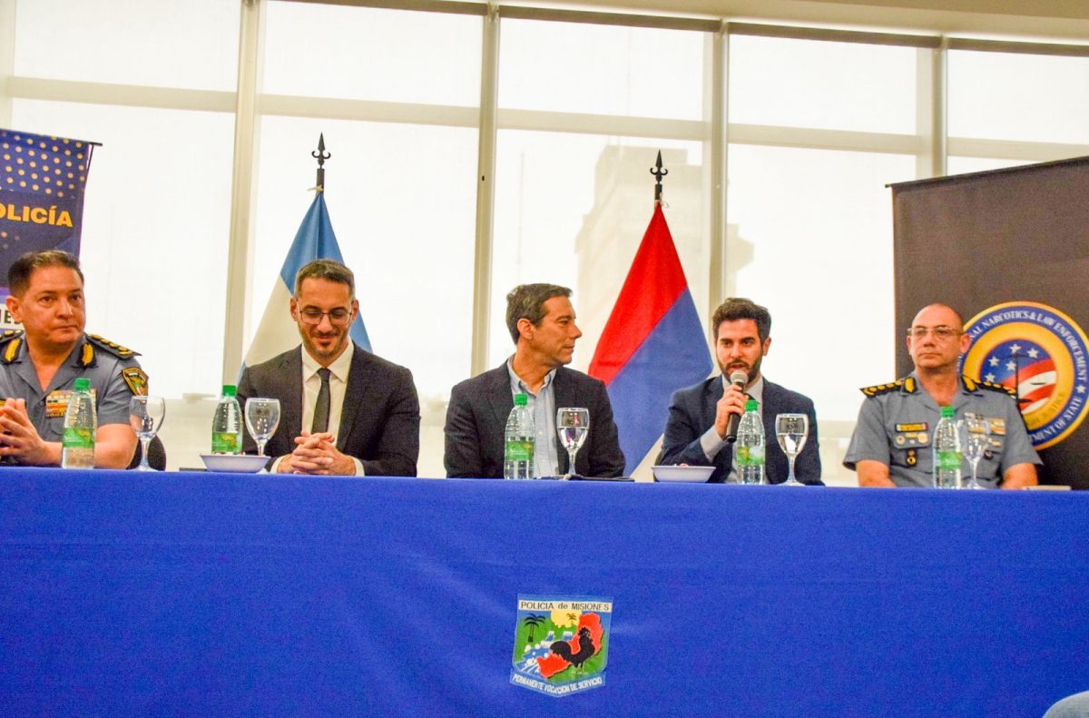 Policías misioneros se capacitaron en detección de drogas sintéticas y precursores químicos 2 4 - IMG 20251024 WA0095 - 3