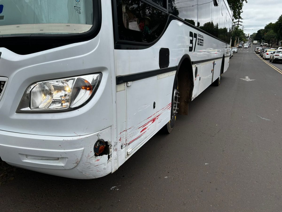 Chocaron un auto en colectivo en Posadas: no hay heridos