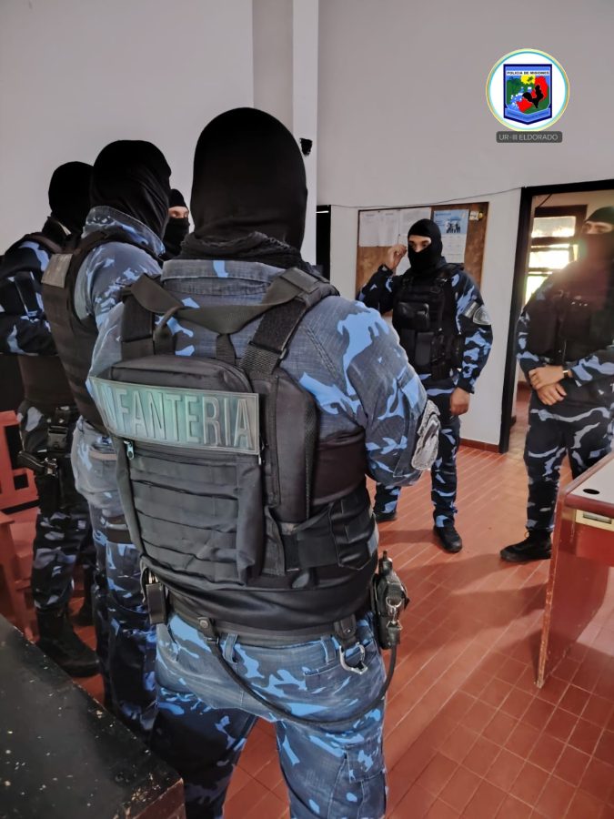 Incautaron drogas y armas en la casa de un convicto con prisión domiciliaria en Eldorado 3 6 - Incautaron drogas y armas en la casa de un convicto con prision domiciliaria en Eldorado 1 - 5