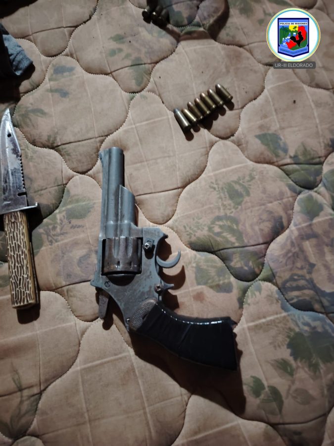 Incautaron drogas y armas en la casa de un convicto con prisión domiciliaria en Eldorado 2 4 - Incautaron drogas y armas en la casa de un convicto con prision domiciliaria en Eldorado 3 - 3