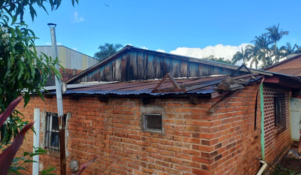 Incendio en vivienda de Alem dejó daños materiales