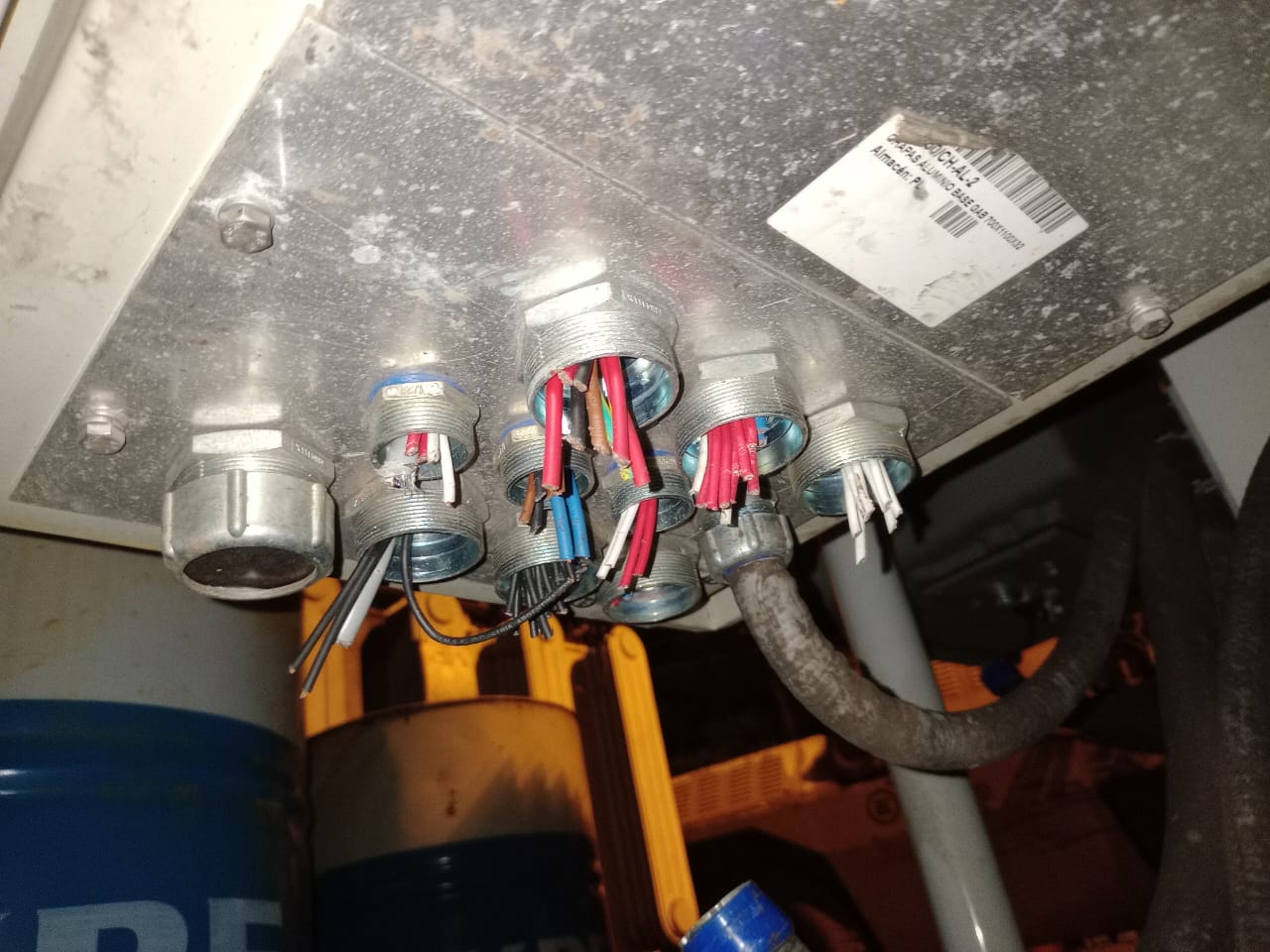 La Policia evito detuvo a delincuentes que intentaban robar cables en la usina de La Tablada 4 - 3