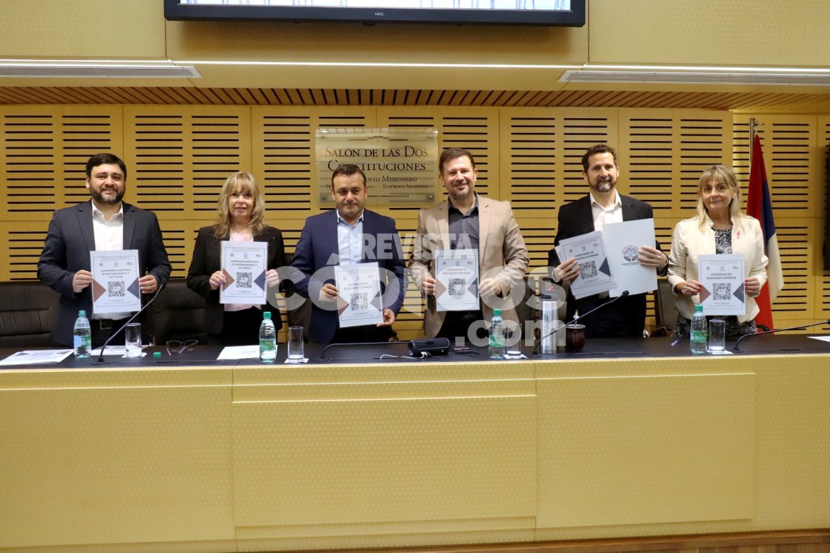 La UNaM reforzo vinculos con la Legislatura Misiones tras la firma de nuevos convenios 1 - 21