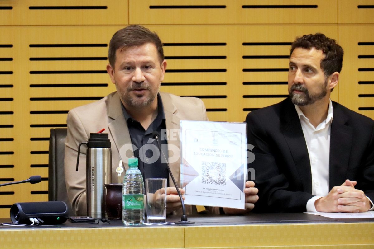 La UNaM reforzo vinculos con la Legislatura Misiones tras la firma de nuevos convenios 3 - 5