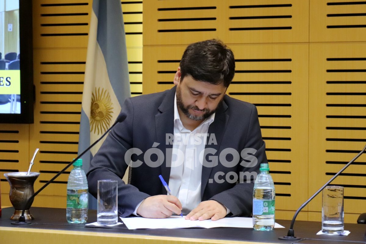La UNaM reforzo vinculos con la Legislatura Misiones tras la firma de nuevos convenios 9 - 17