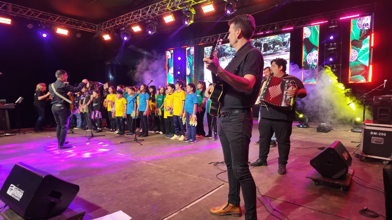 Montecarlo celebra una nueva edición de la Fiesta Nacional de la Orquídea y Provincial de la Flor 5 10 - MONTECARLO 14 - 9