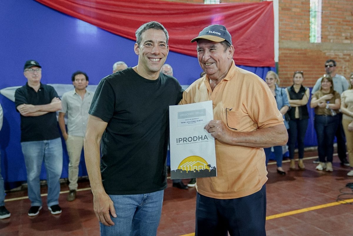 Passalacqua tras entrega de titulos de propiedad en Puerto Rico Es un acto de amor y devolucion 4 - 35