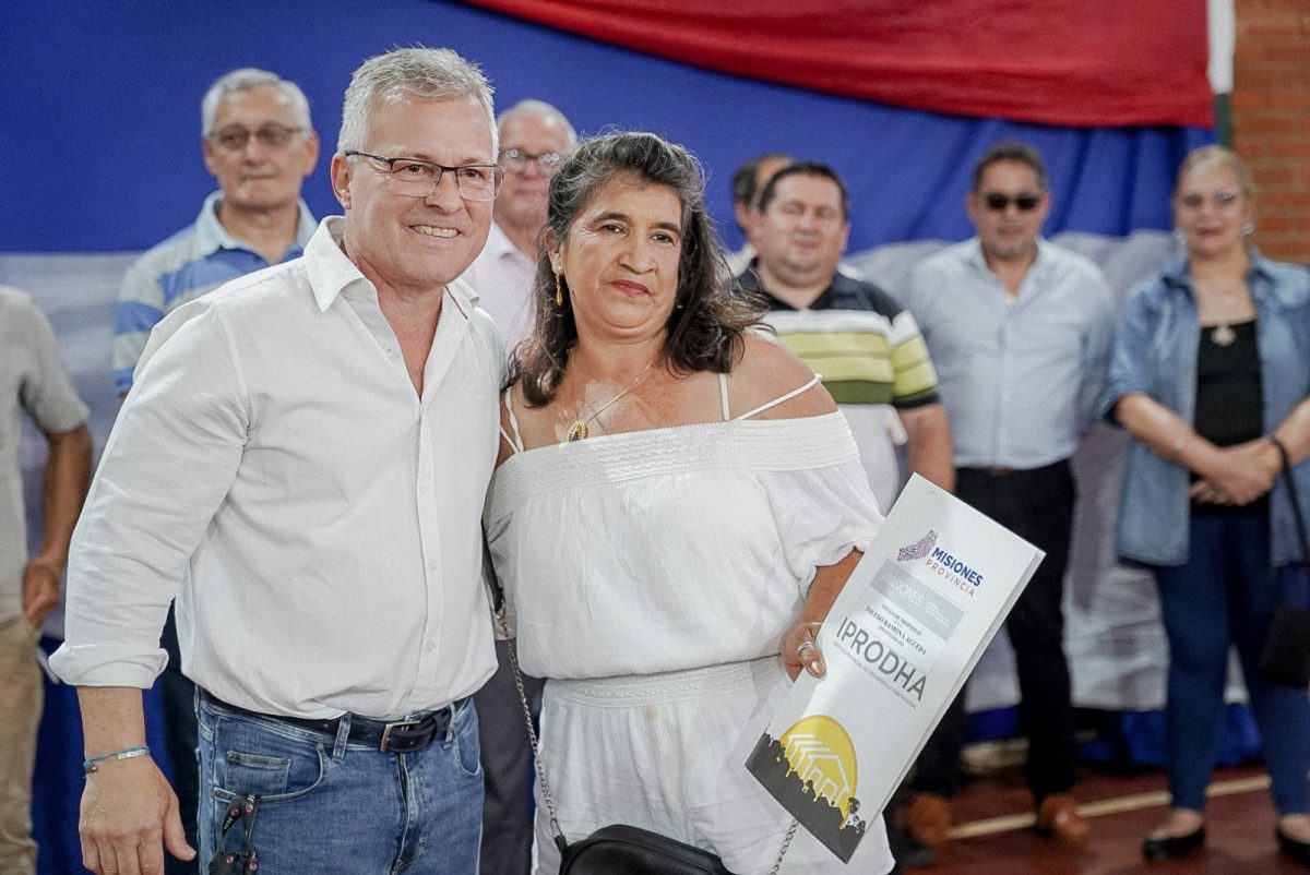 Passalacqua tras entrega de titulos de propiedad en Puerto Rico Es un acto de amor y devolucion 7 - 29