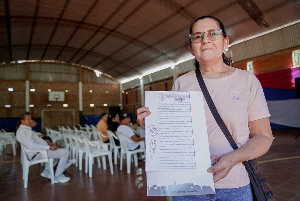 Passalacqua tras entrega de titulos de propiedad en Puerto Rico Es un acto de amor y devolucion 9 - 27