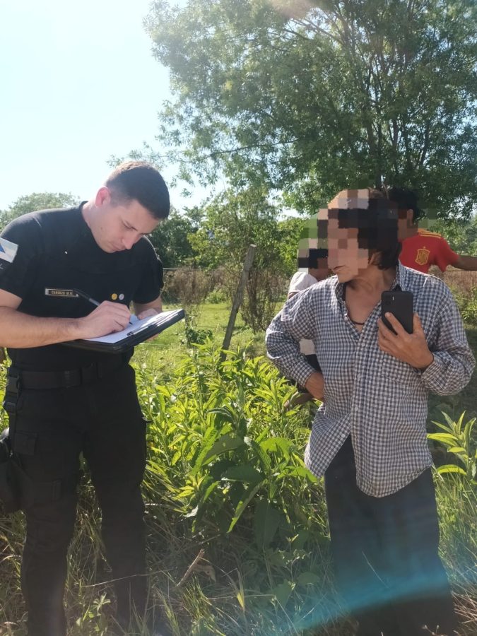 Policías de Ruiz de Montoya asistieron a un niño que se había perdido en el monte 1 2 - Policias de Ruiz de Montoya asistieron a un nino que se habia perdido en el monte 1 - 1