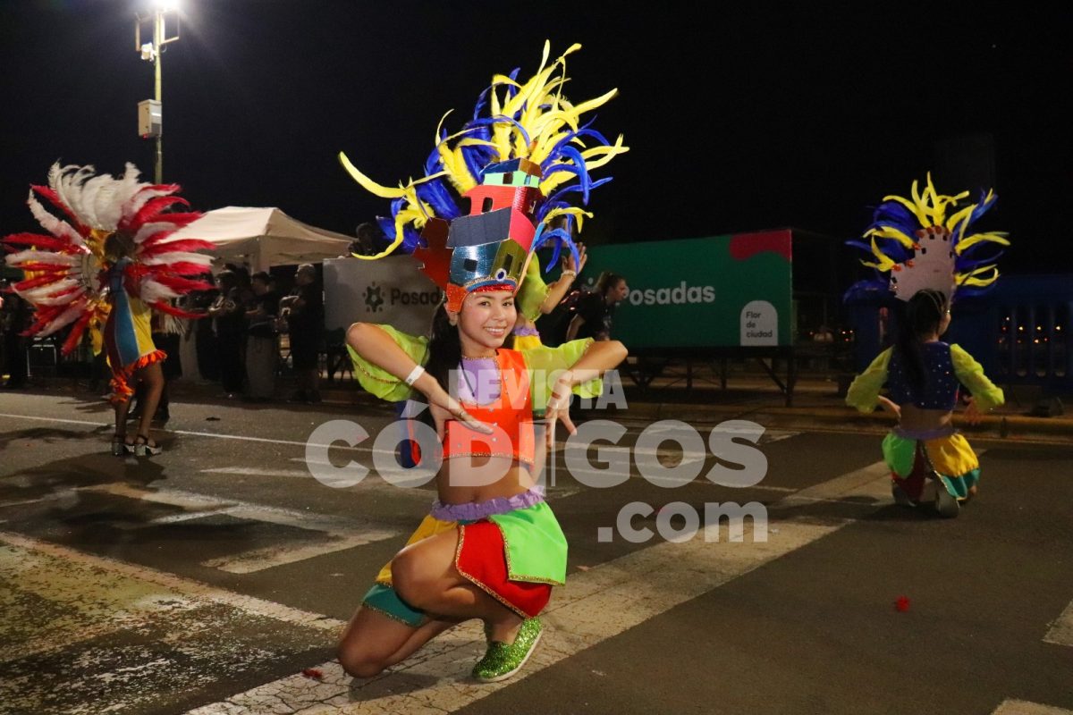 Posadas vive la tercera noche de la Estudiantina 2025 3 6 - Posadas vive la tercera noche de la Estudiantina 2025 4 - 5