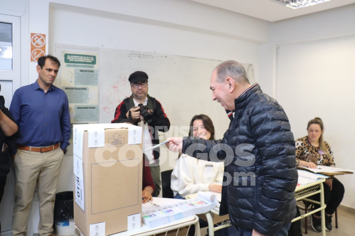 Votó Stelatto y pidió “seguir fortaleciendo la democracia con responsabilidad y participación” 3 6 - STELATTO 4 - 5