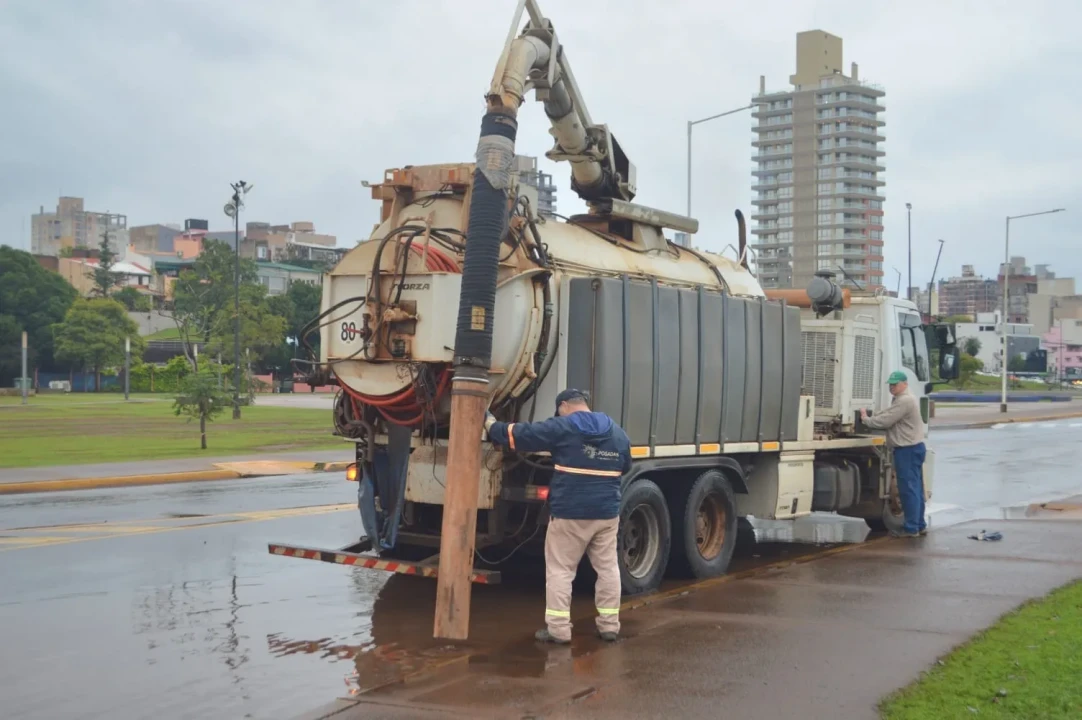 Se activó en Posadas un amplio operativo de emergencia tras el temporal