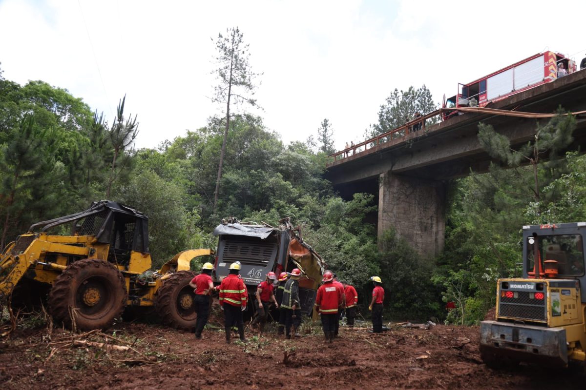 Tragedia en Campo Viera: Passalacqua encabezó los operativos de asistencia 7 14 - Tragedia en Campo Viera Passalacqua encabezo los operativos de asistencia 4 - 13