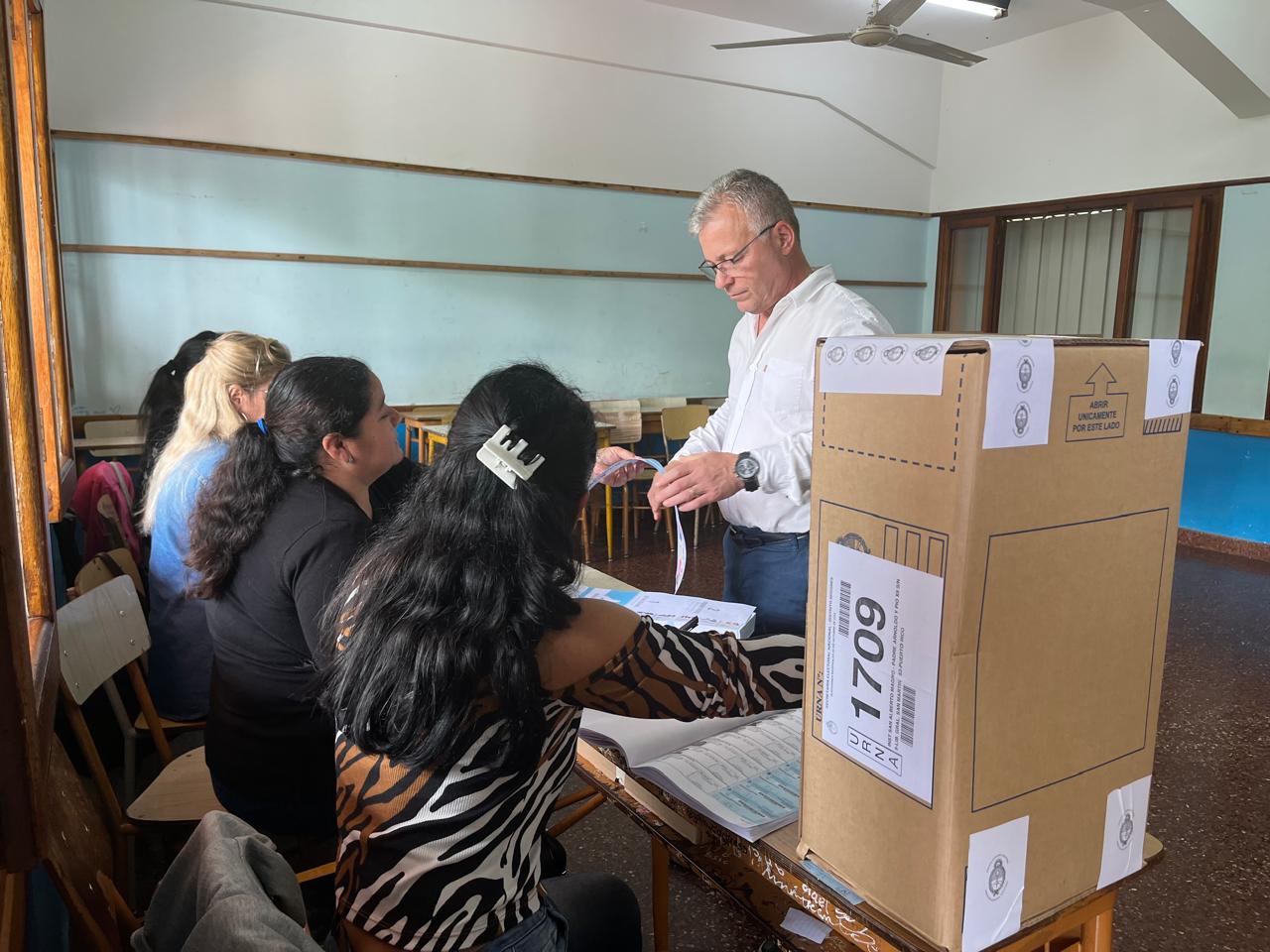 Votó Carlos Koth en Puerto Rico: “Es una fiesta de la democracia”
