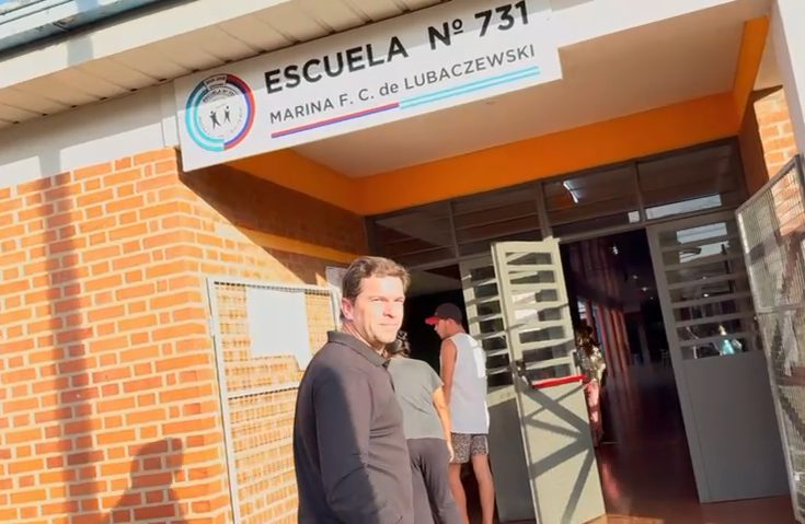 Votó Jorge "Kike" Tenaschuk en San José antes del cierre de los comicios 1 2 - Voto Jorge Kike Tenaschuk antes del cierre de los comicios en San Jose 1 - 1